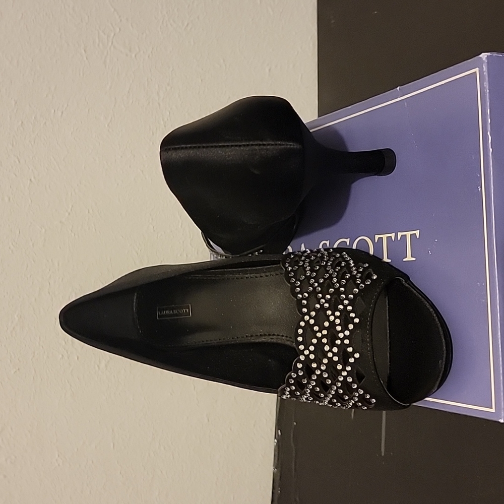 Ladies dress shoes Laura Scott sz 9 Black with rhinestones